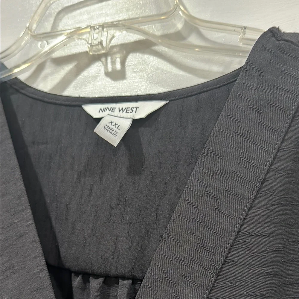 Elegant Black Women's Top - Picture 2 of 4